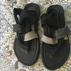 Sanuk Black and Gray Women's Sandals